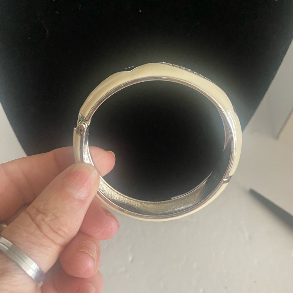 💍💎 SALE Chic Silver and Cream Bangle
